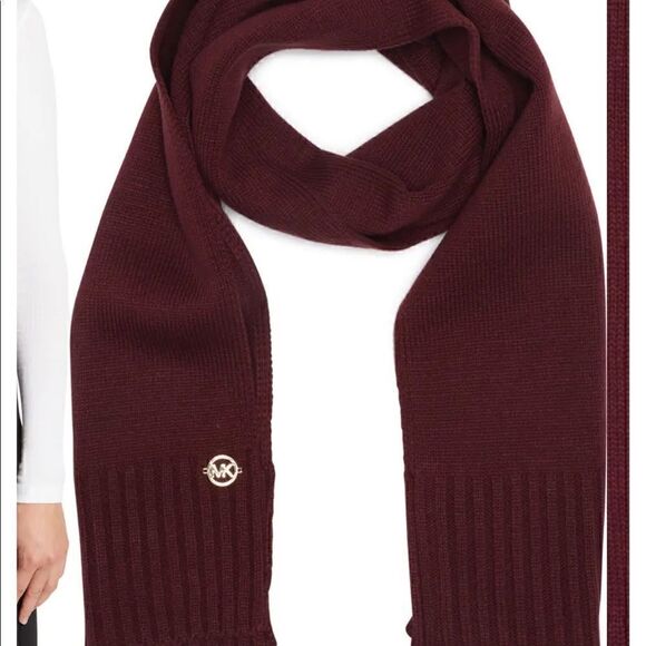 Michael Kors Classic Rib Knit Scarf - Picture 2 of 7